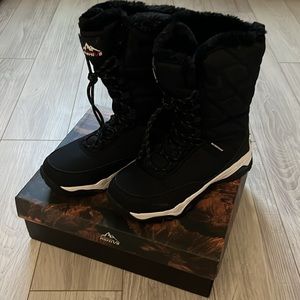 Snow boats size 9 womans